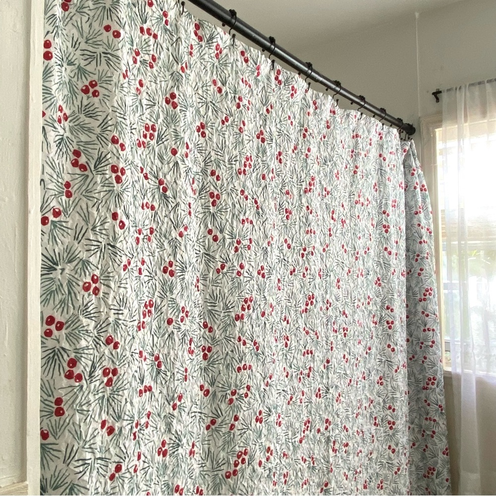 🎁 Christmas Shower Curtain